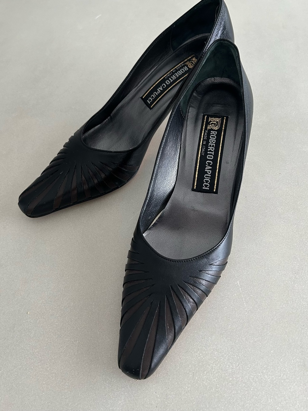 Vintage Roberto Capucci Black Leather Pleated Pointed Toe Pumps Size 7.5AA - Picture 15 of 16